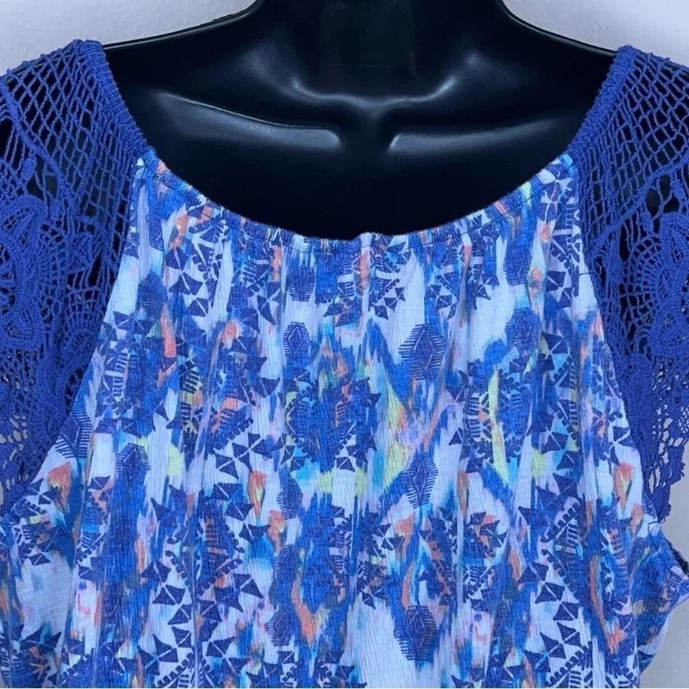 LARGE SIGNATURE STUDIO BLUE TRIBAL GEOMETRIC EMBROIDERED ACCENT TOP